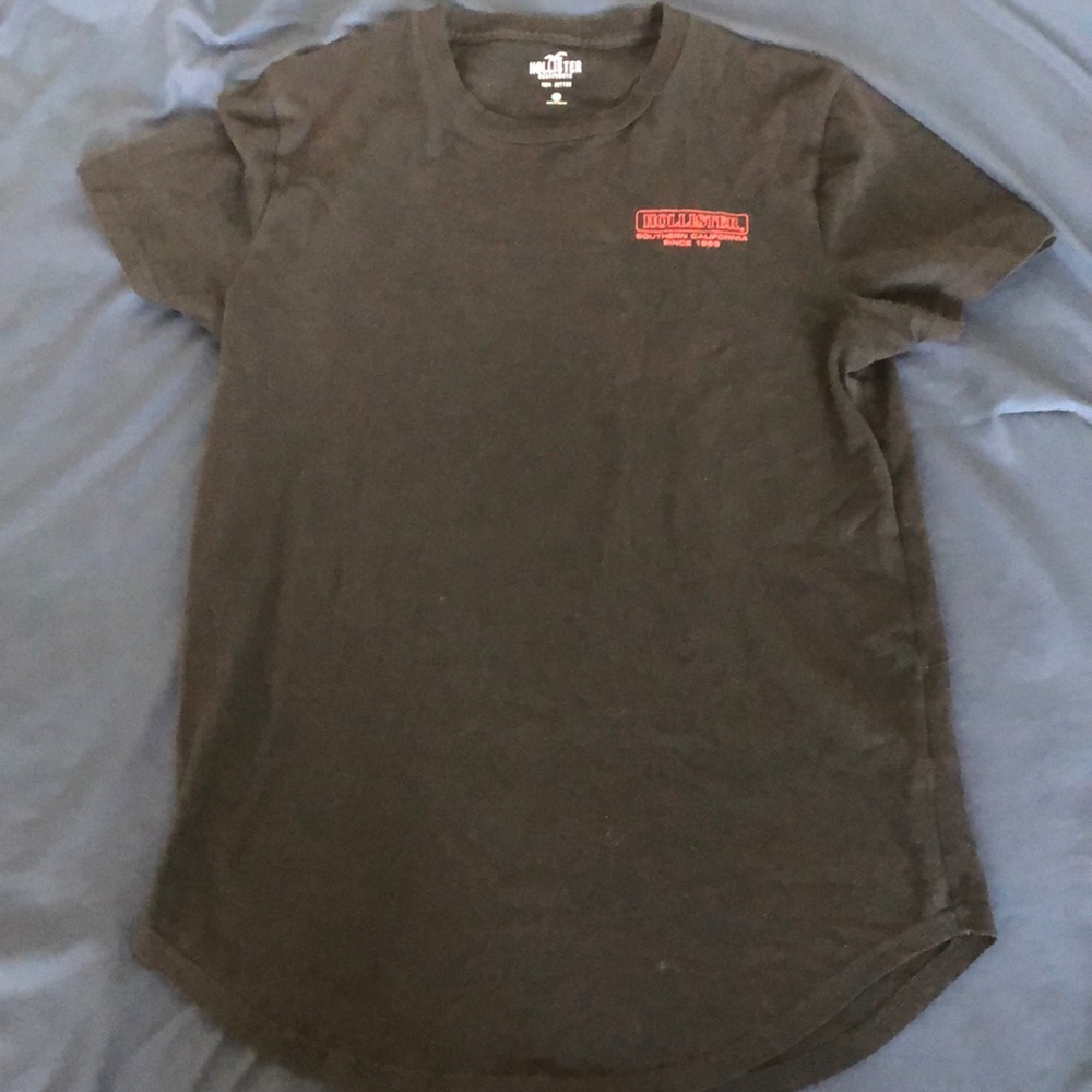 Hollister graphic tee